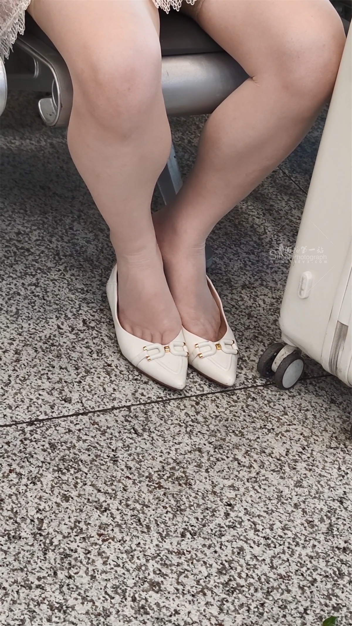 【醉爱作品】街拍丝腿不老实
