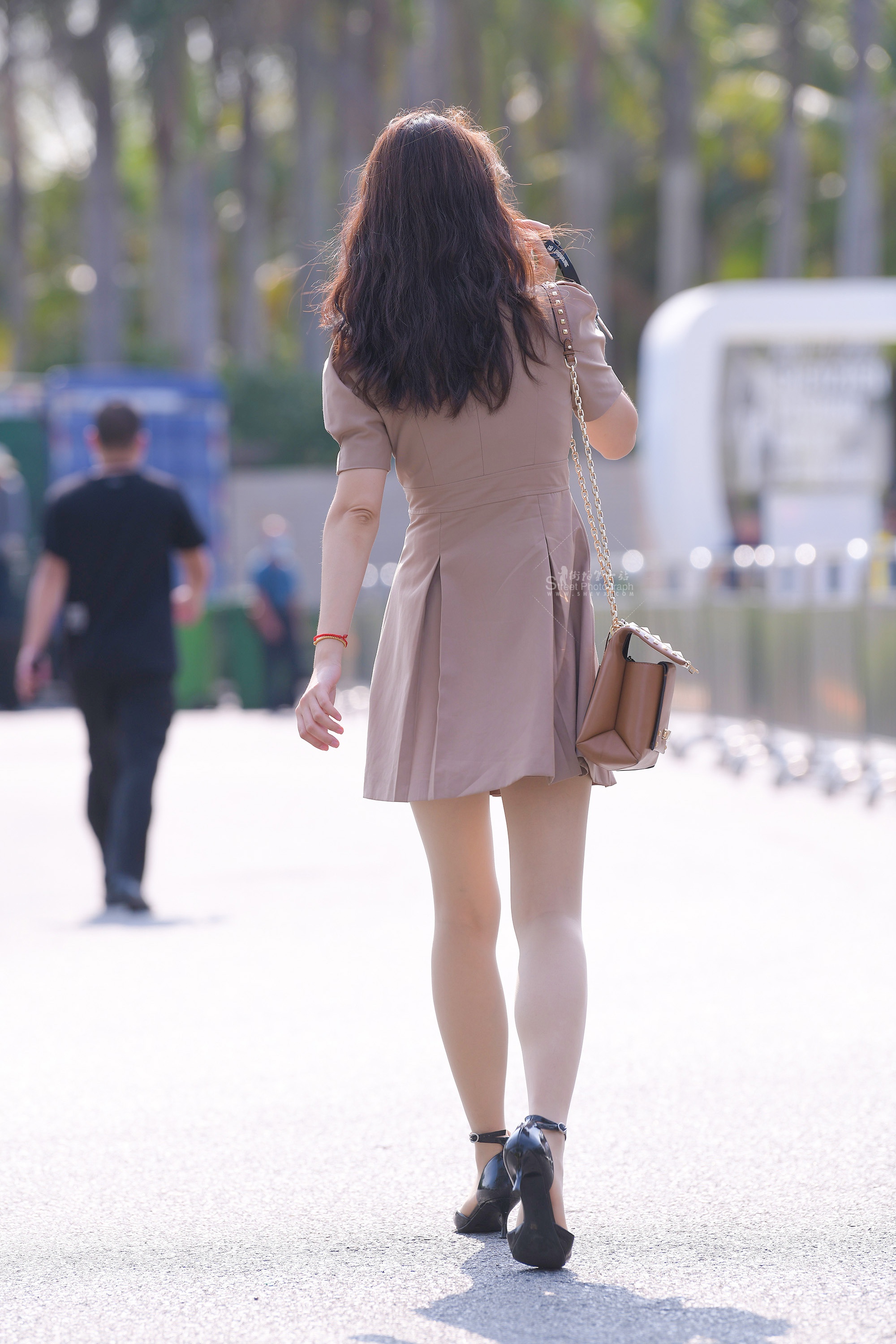21413-19+38/阳光下的肉 丝女人