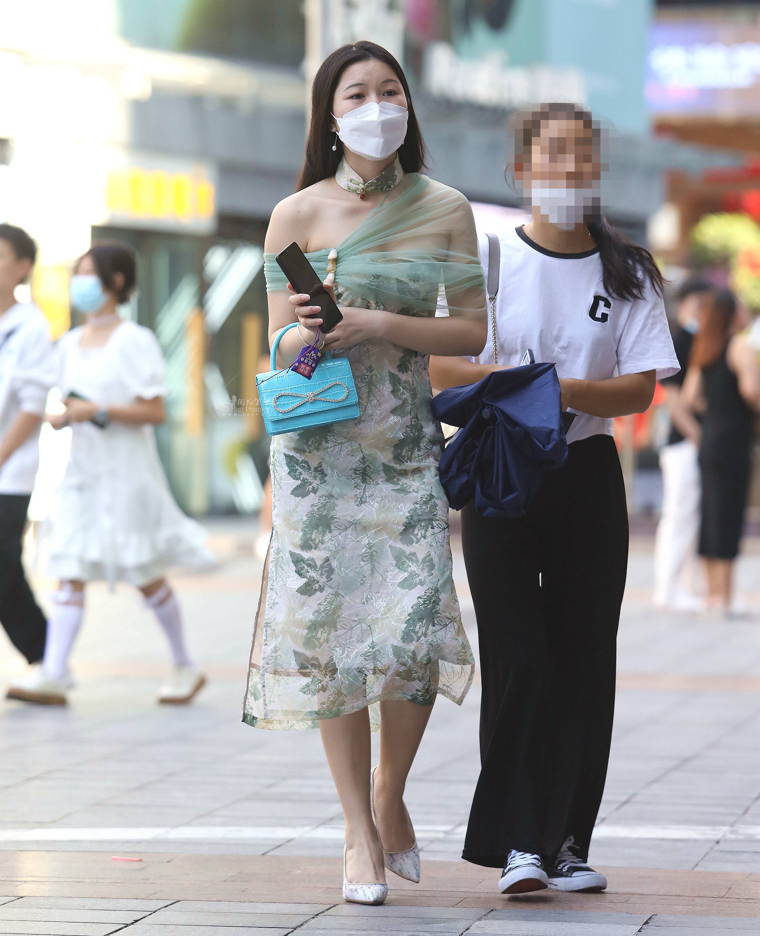  高跟开叉裙