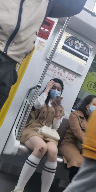 【独家原创】20度不到腿上受伤的小姐姐