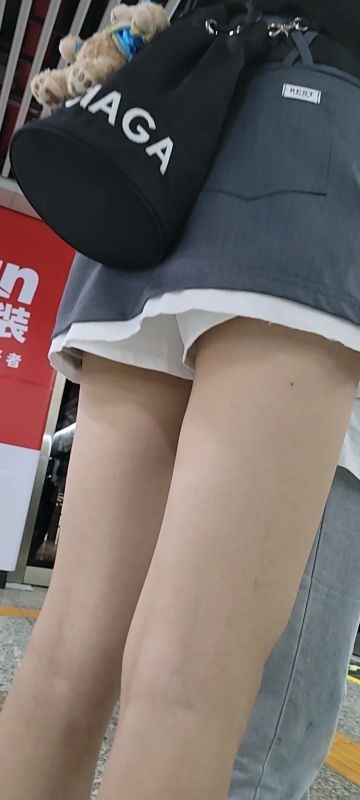 【独家原创】妹妹又长又嫩的大白腿